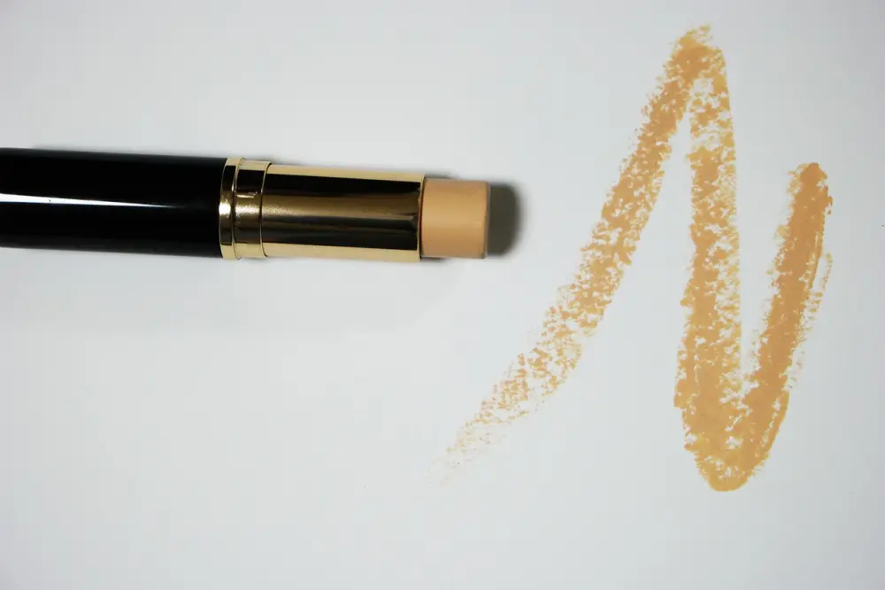 Cosmetics, makeup, foundation, stick foundation, make up, color makeup, illustrating capital foundations